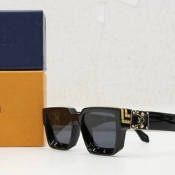 Louis Vuitton | Accessories | Louis Vuitton Acetate 1  display picture 3